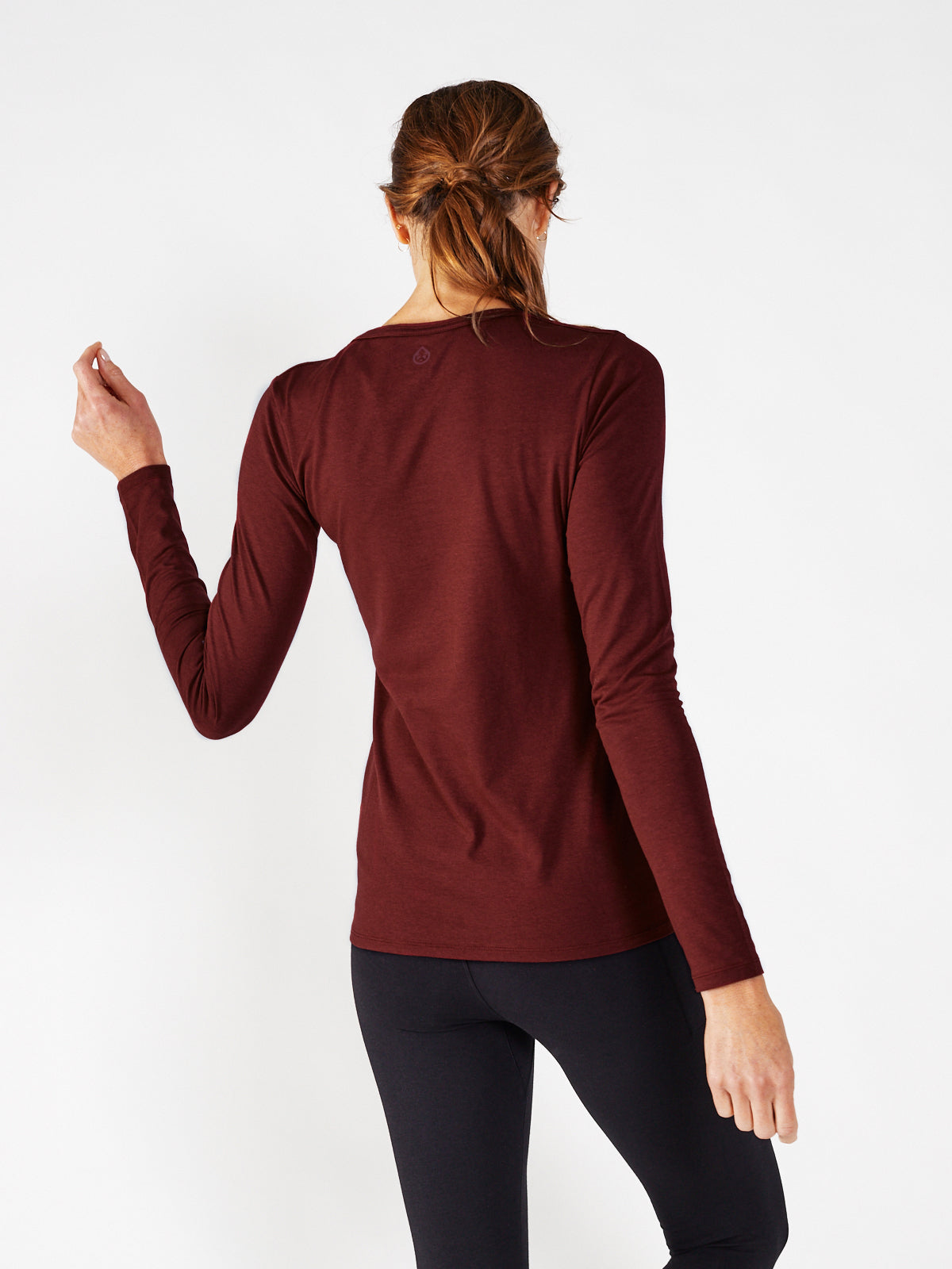 Nola crewneck long sleeve - tasc performance (Garnet)